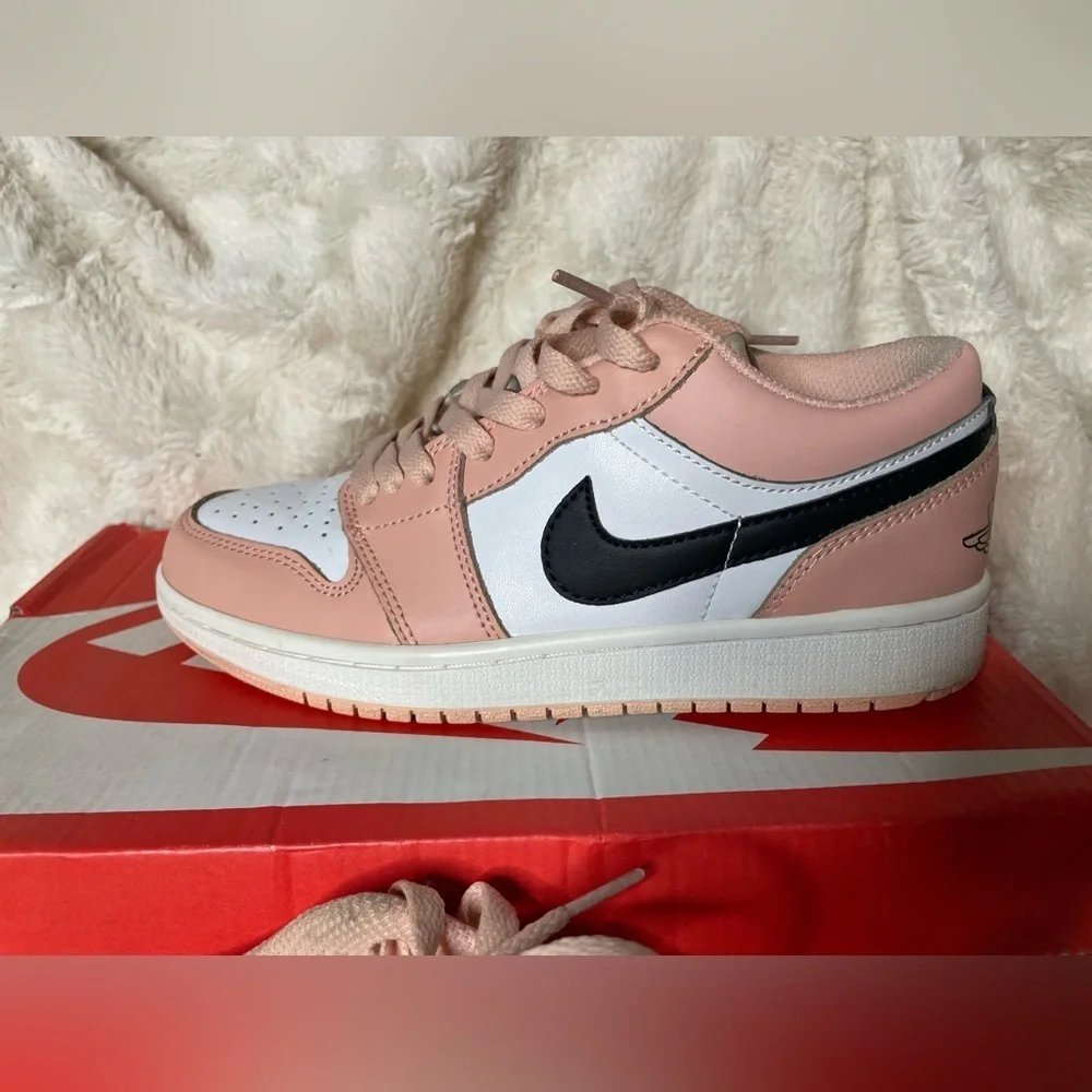 Size 7- Nike Air Jordan 1 Low GS ‘Light Arctic Pink’